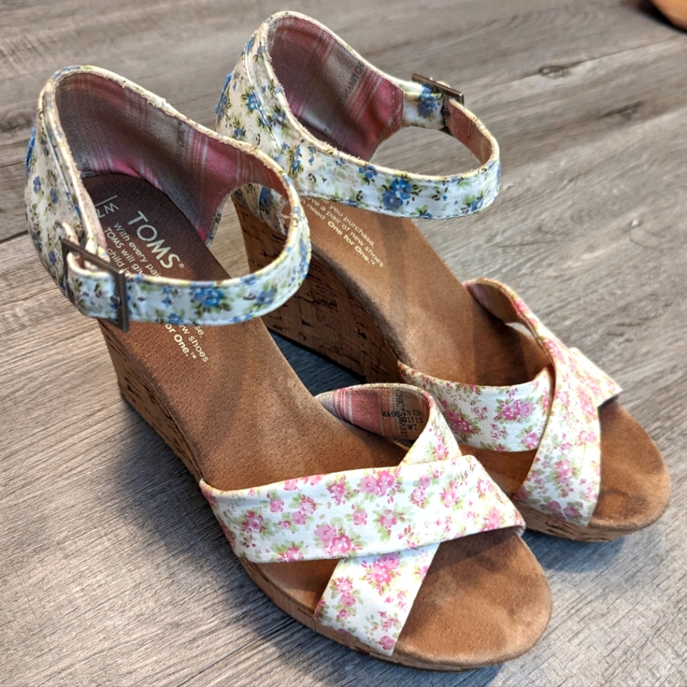 Toms wedges size 7